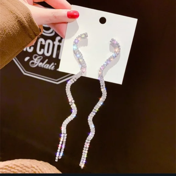 3XHP!! NWT Gorgeous 925 Silver Sparkly Long Curves Earrings! - Picture 4 of 9